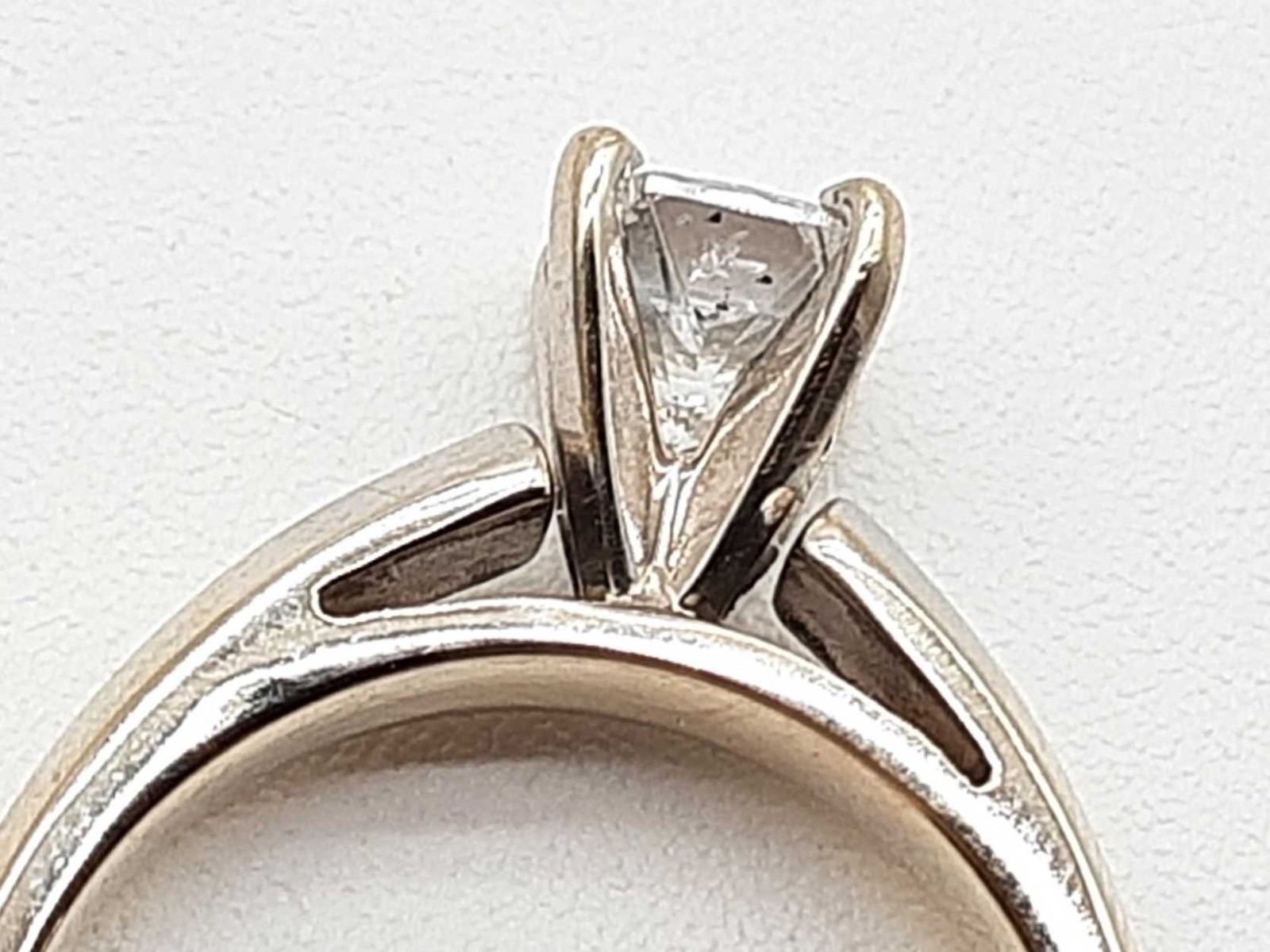 0.90 Carat Diamond 18k Two Tone Gold 5.4g Solitare Ring Size 6 Do0824llxzde