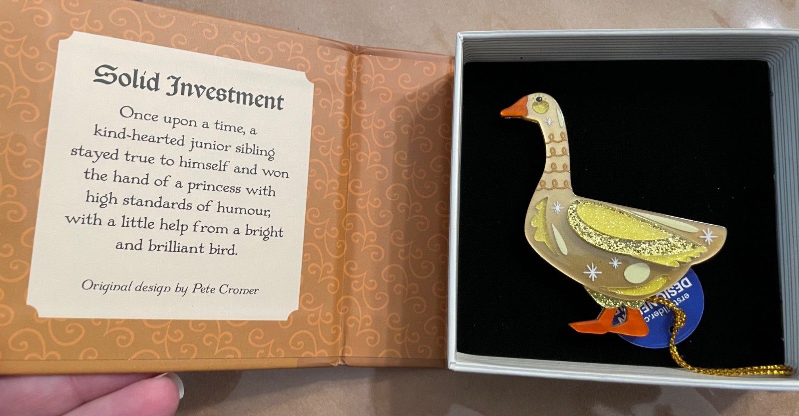 Erstwilder brooch (Solid Investment)