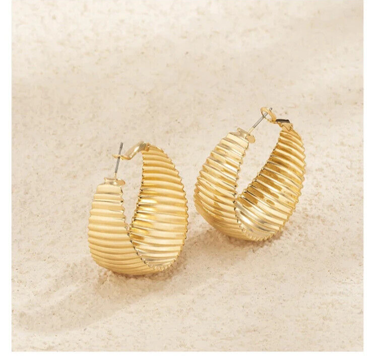 NEW LARGE LINE RIBBED ROUND HOOP EARRINGS YELLOW GOLD PLATED LIGHT WEIGHT 1.5″