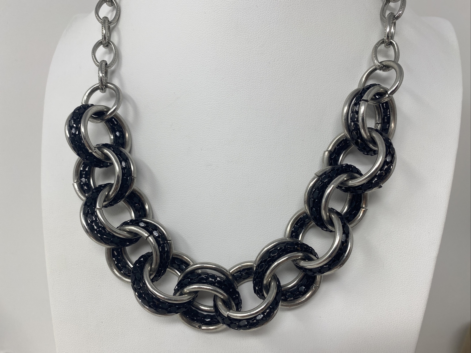 Beautiful Black & Silvertone Chain Link 19-22″ Necklace