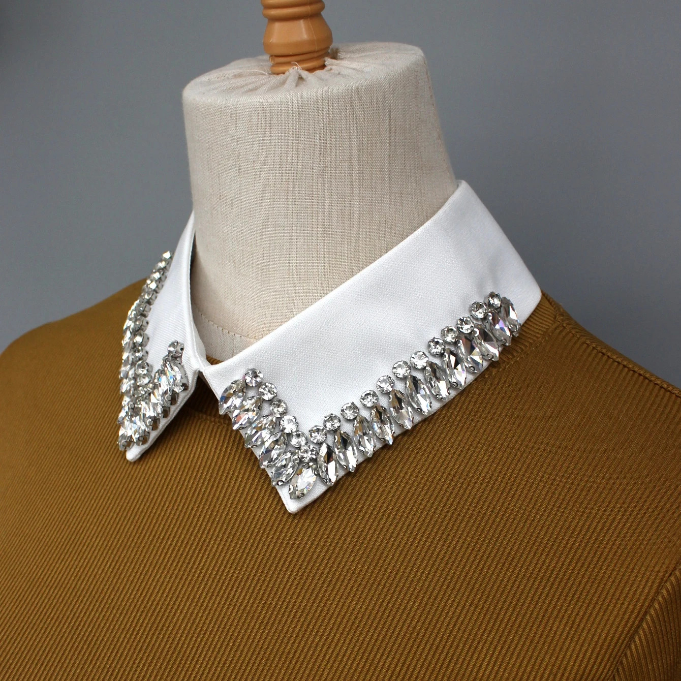 Retro rhinestone false collar. Luxurious beaded and shiny in spring, summer