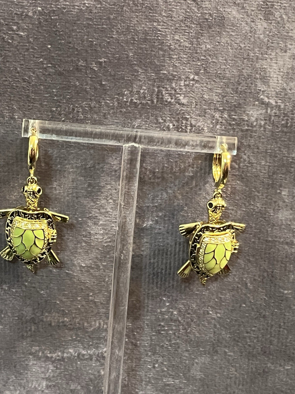 None tarnish none fade Gold Tone Turtle Necklace & Earrings Set Green