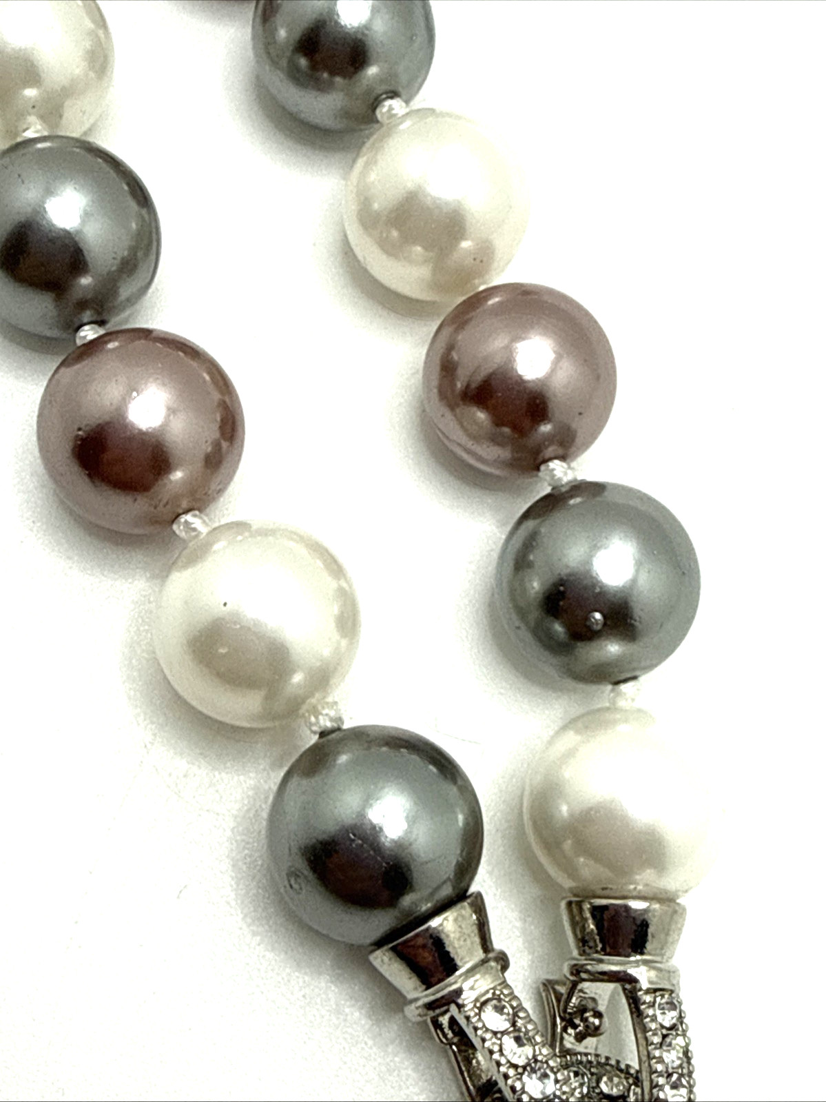 SAACHI Faux Pearl Necklace Detachable Pendant Rhinestone Accents Gray Purple 22″