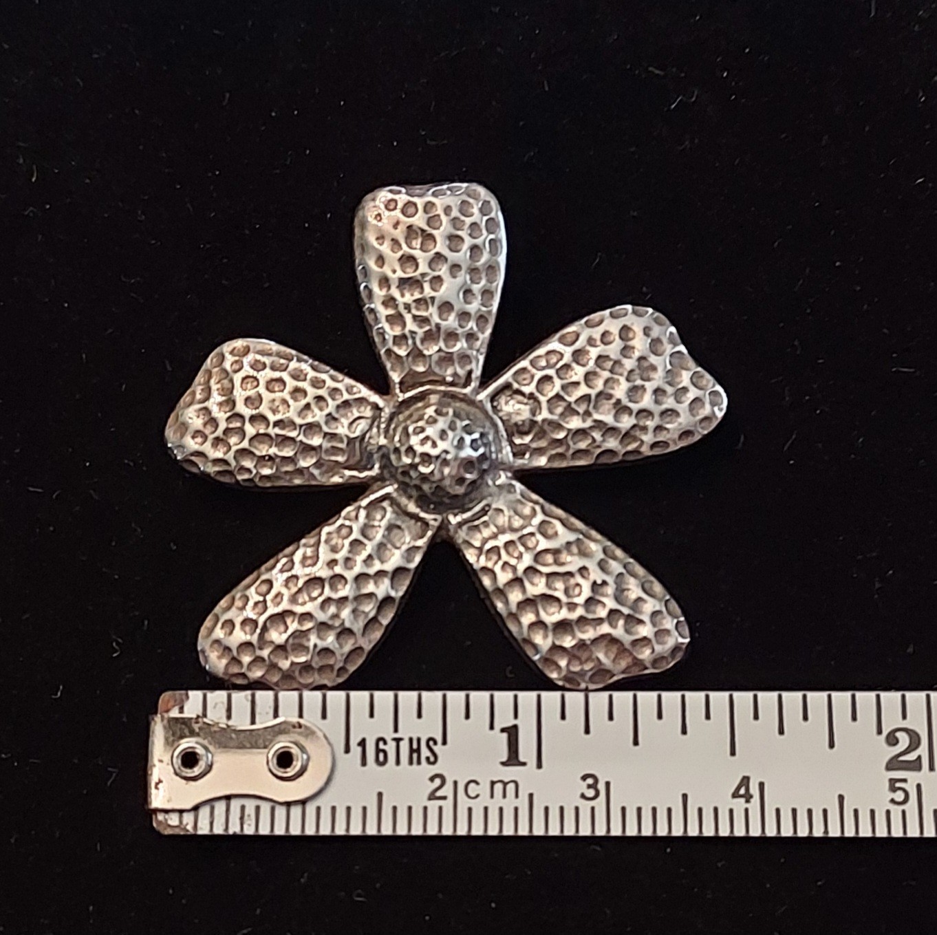 Silpada .925 Silver Daisy Flower Pendant 8grams 1 3/8″D Thailand Sterling Boho