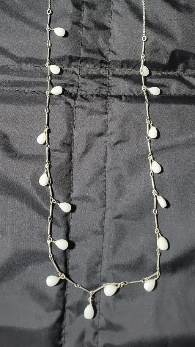 jBloom White Necklace – Silver-