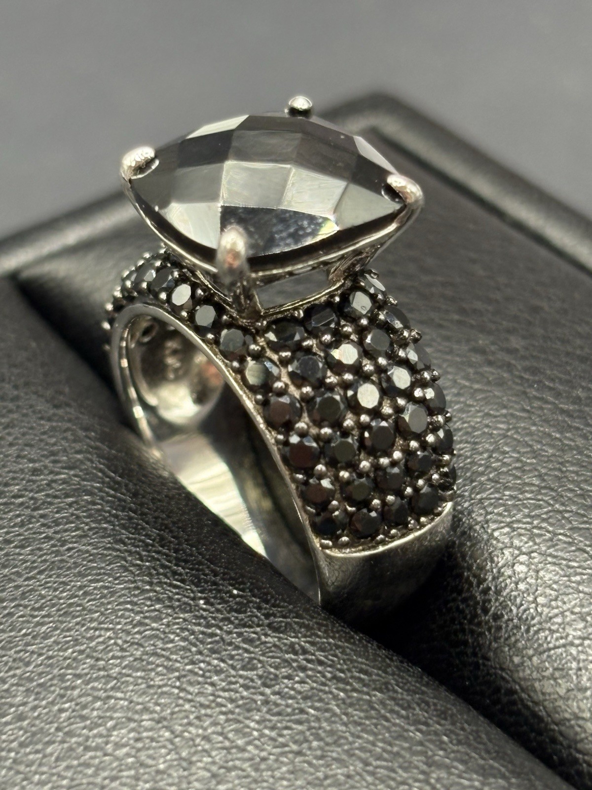 EUC Sterling Silver Black Cubic Zirconia Ring Size 8.25 7 Grams E27