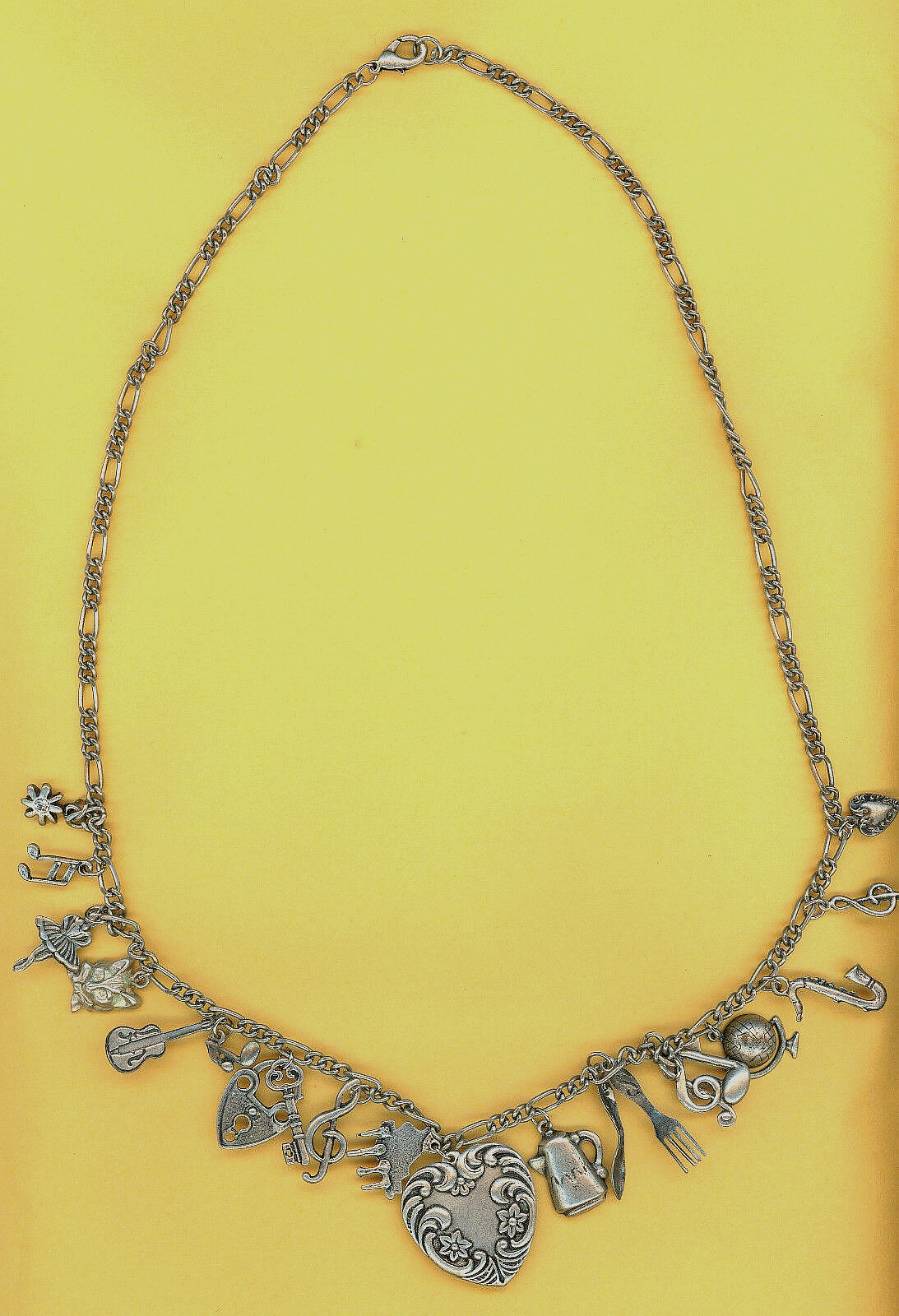 Charm Necklace 11 1/2″ Drop Biggest Heart 1 1/8″ x 1 1/8″ Chain in U.S. B4-A6
