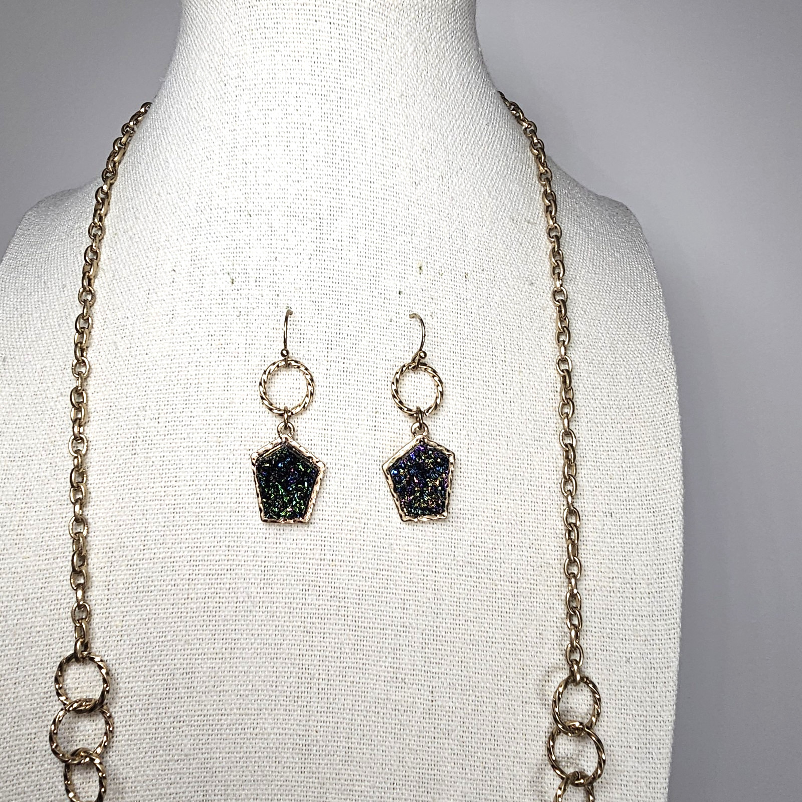 Charming Charlie BLUE DRUZY STONE NECKLACE 34″ Long Gold Tone MATCHING EARRINGS
