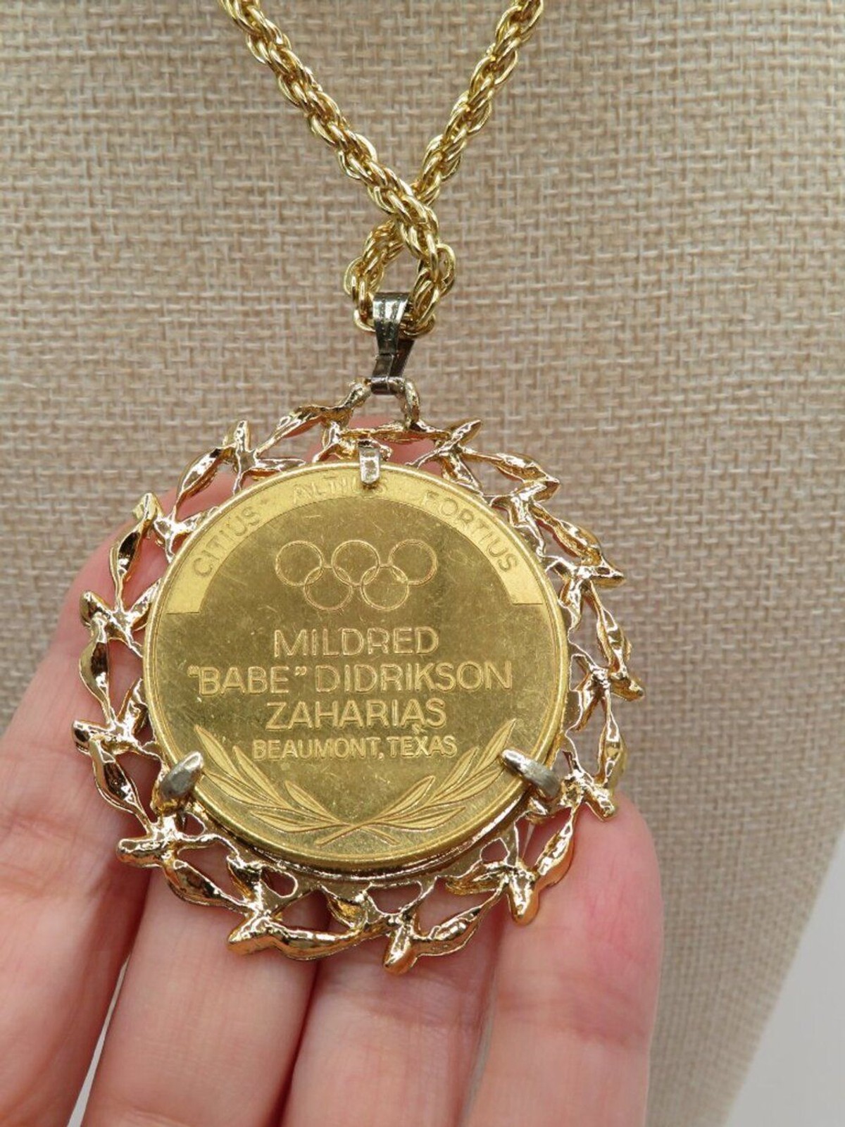 Babe Didrikson Zaharias Commemorative Medallion Pendant Gold Tone Necklace