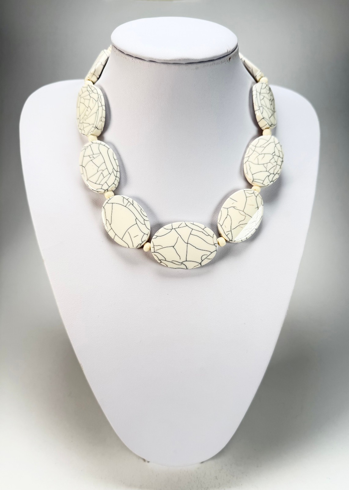 Marion Godart – Fragmental “Forme Ovale” Cream Resin Necklace