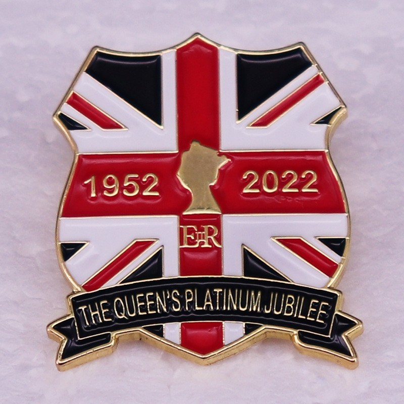 3pcs Queen Elizabeth II Platinum Jubilee commemorative UK flag shield BROOCH PIN