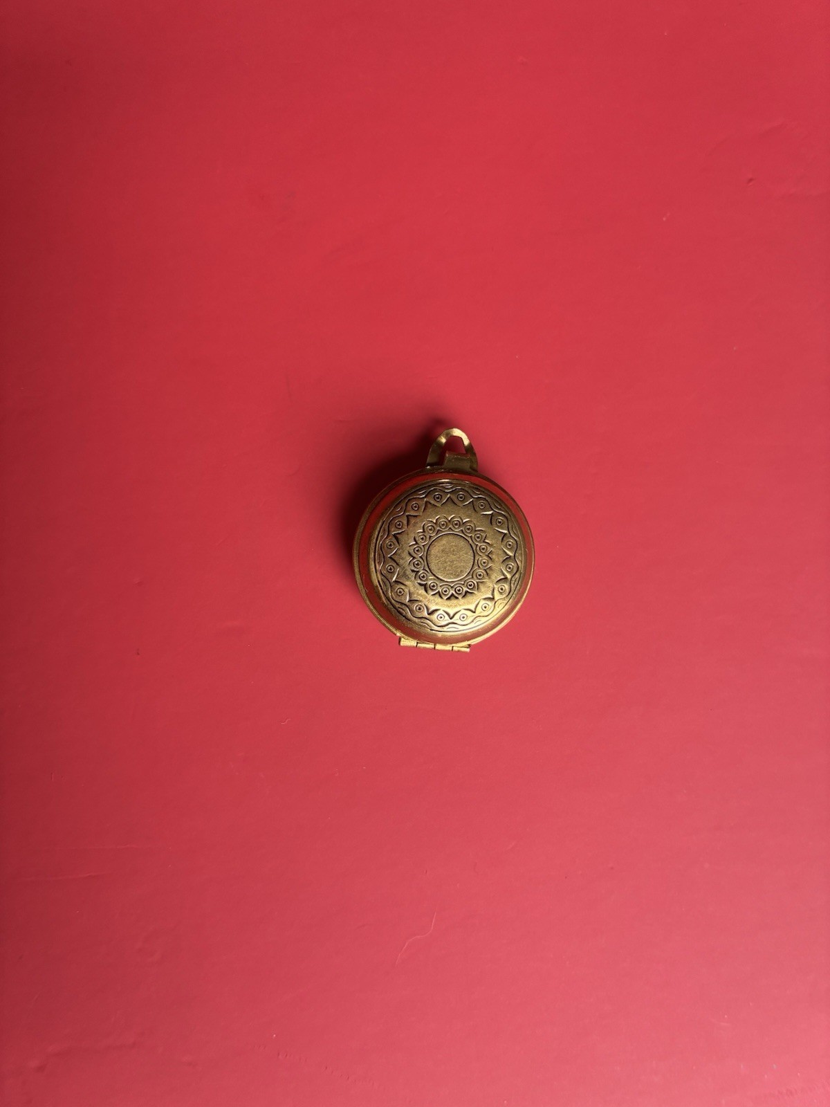 Round gold-tone brass locket