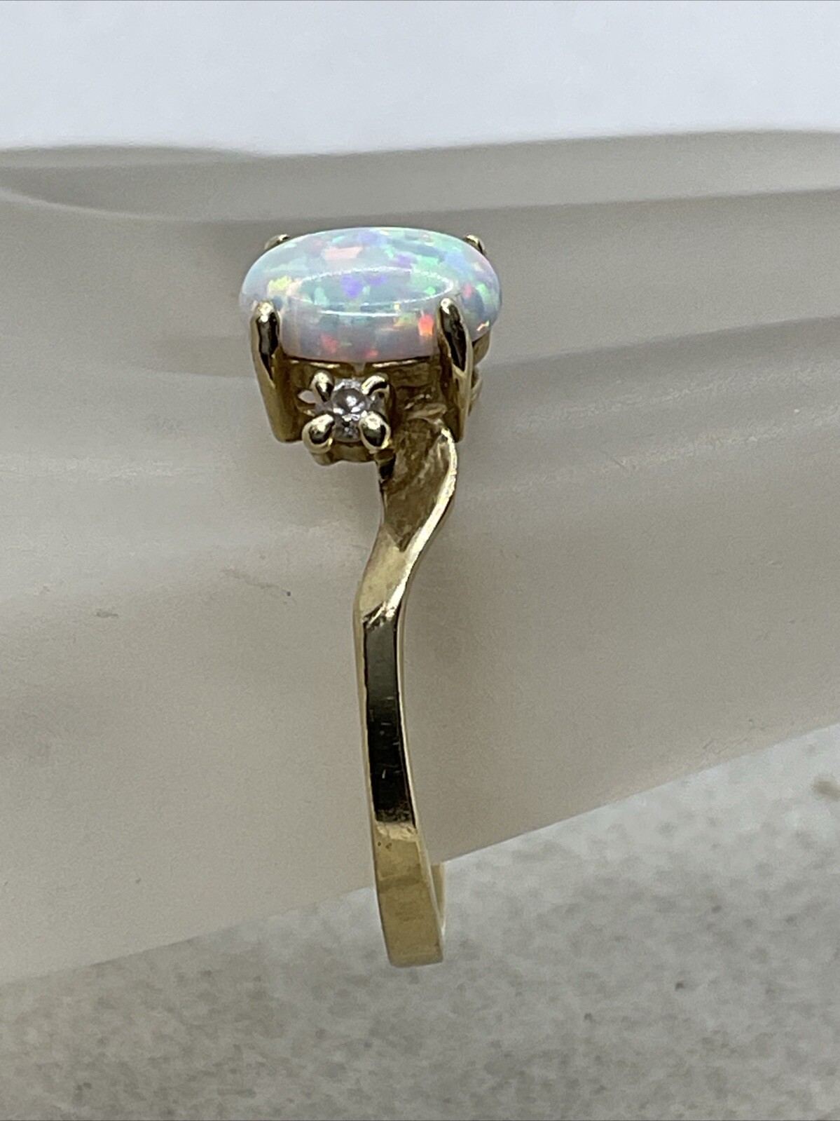 CUTE Solid 14K Yellow Gold 0.54CTW Created Opal & White CZ Ring 1.7gr. Size 7.5