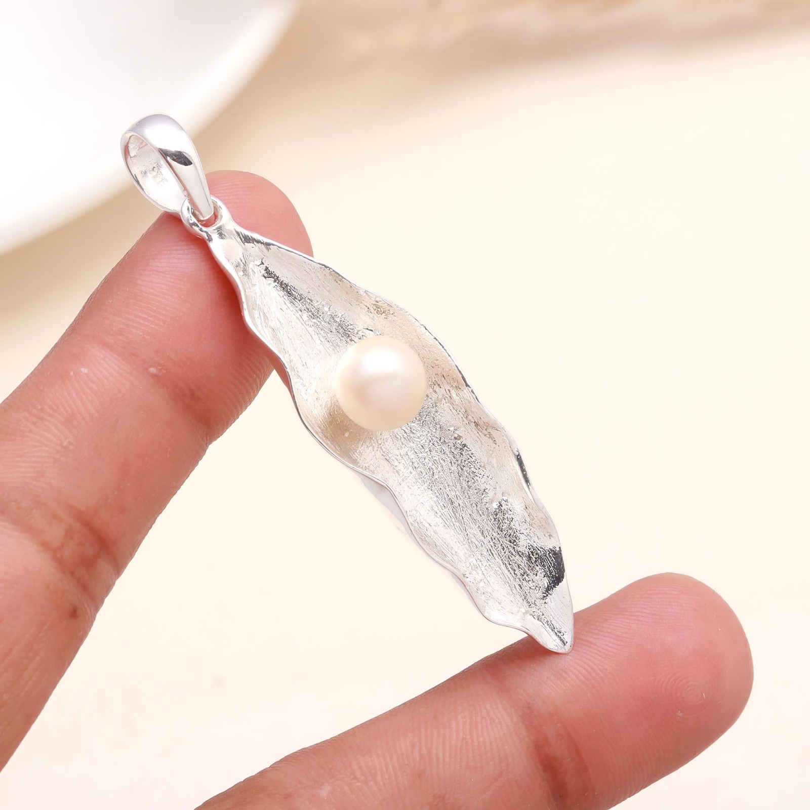 925 Sterling Silver Leaf Shaped Round Pearl Gemstone Women Promise Pendant