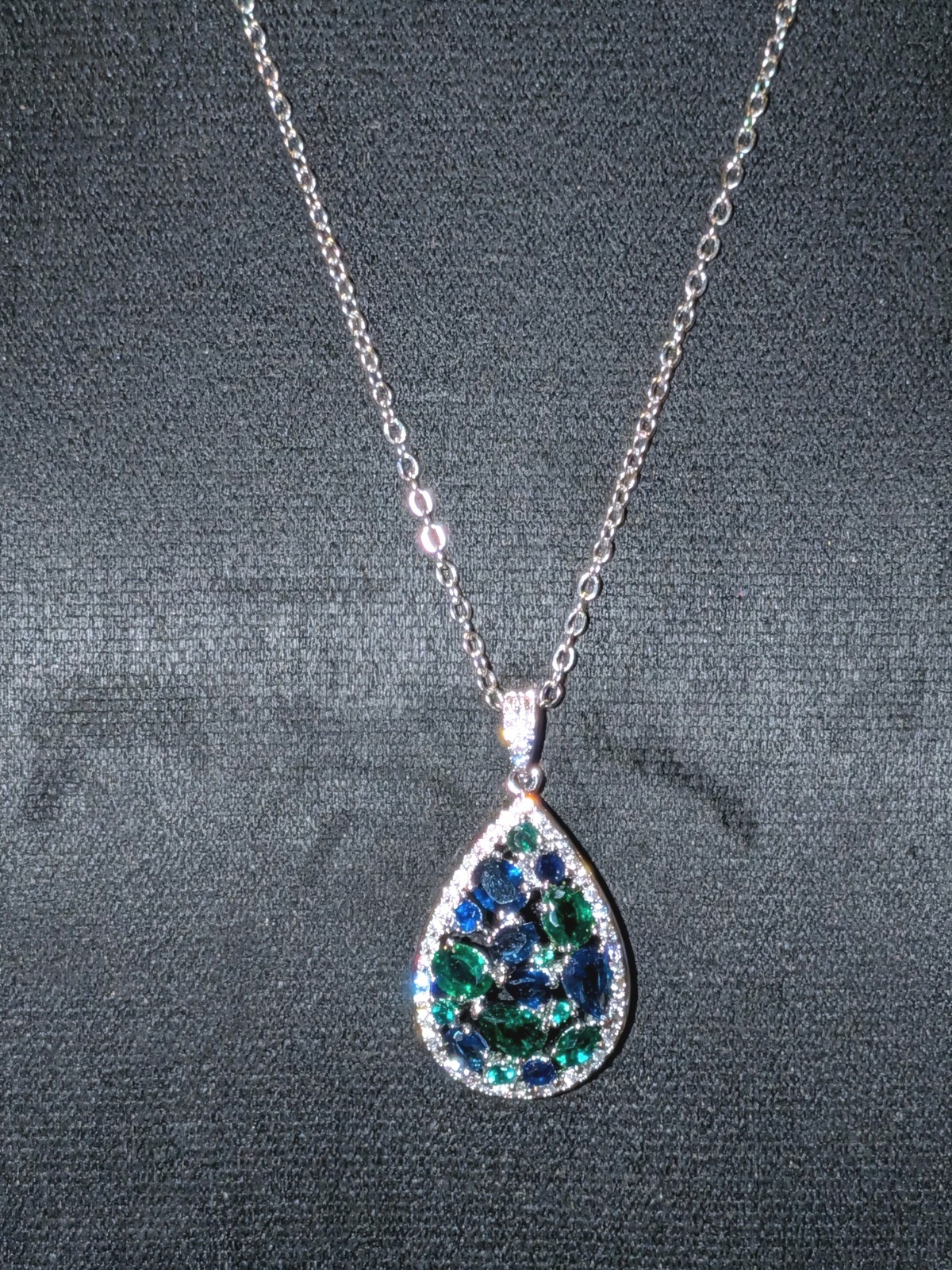 Women’s Moissanite Dazzling Green/Blue Sapphire Pendant Teardrop Necklace 18″