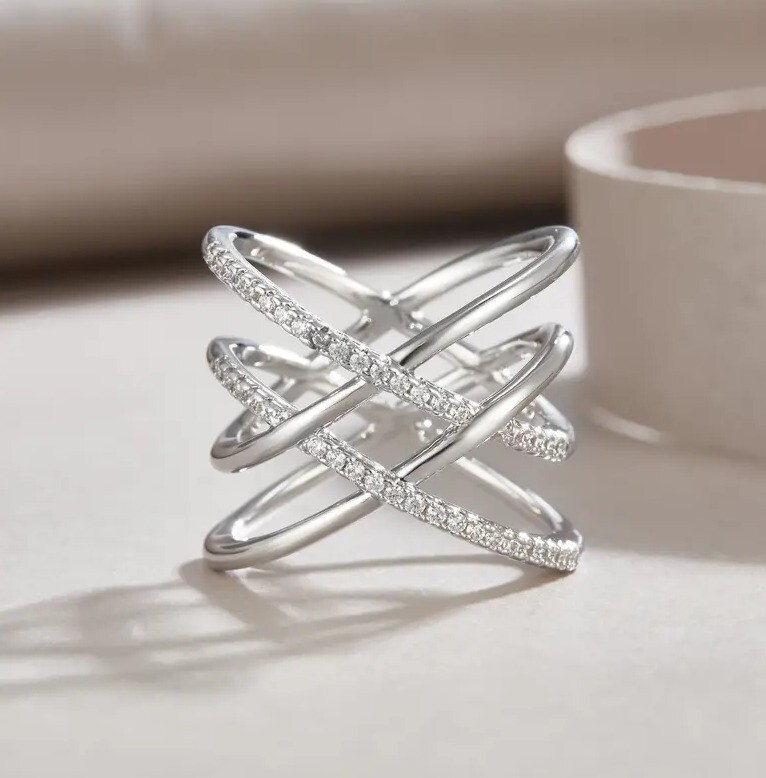 Round Cut Simulated Diamond Stunning Criss Cross Band Ring 14k White Gold Plated