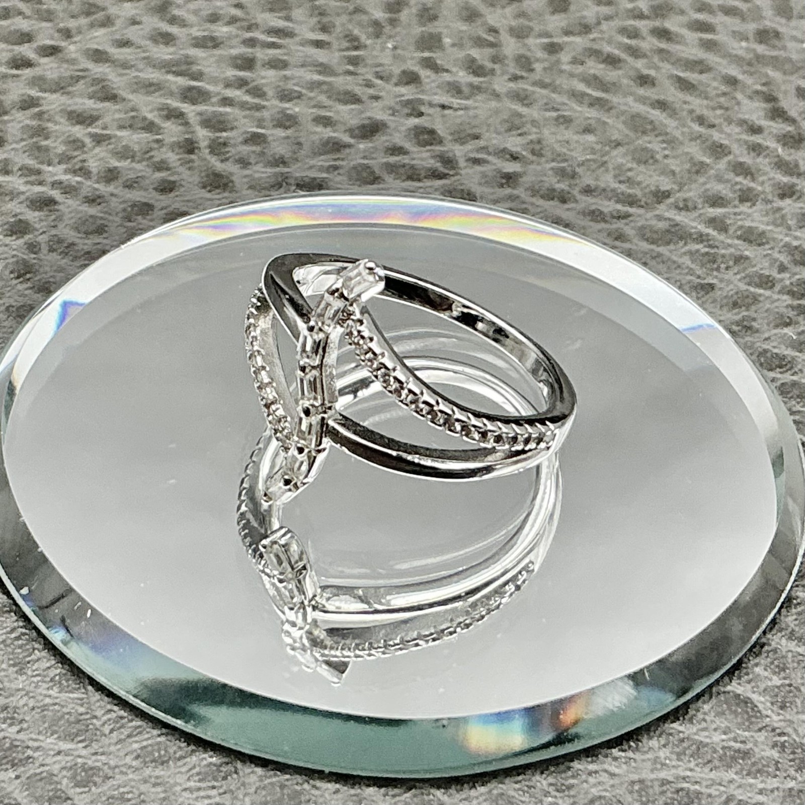 Ring Size 7 Silver Tone Clear Crystal Baguette Crisscross Split Shank Womens
