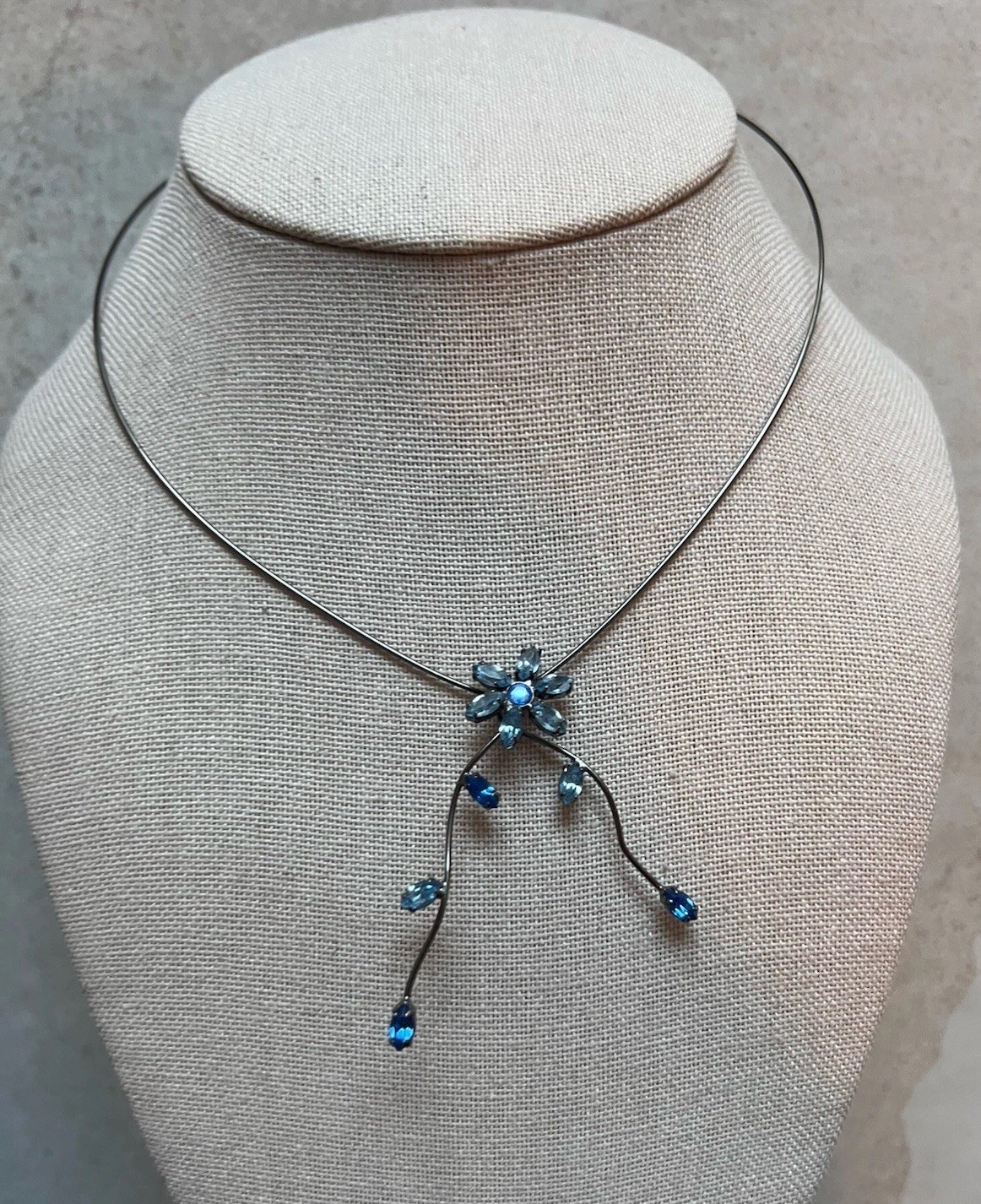 Beautiful Blue Prong Set Rhinestone Slip On Wired Collar Necklace Dark Gray H3