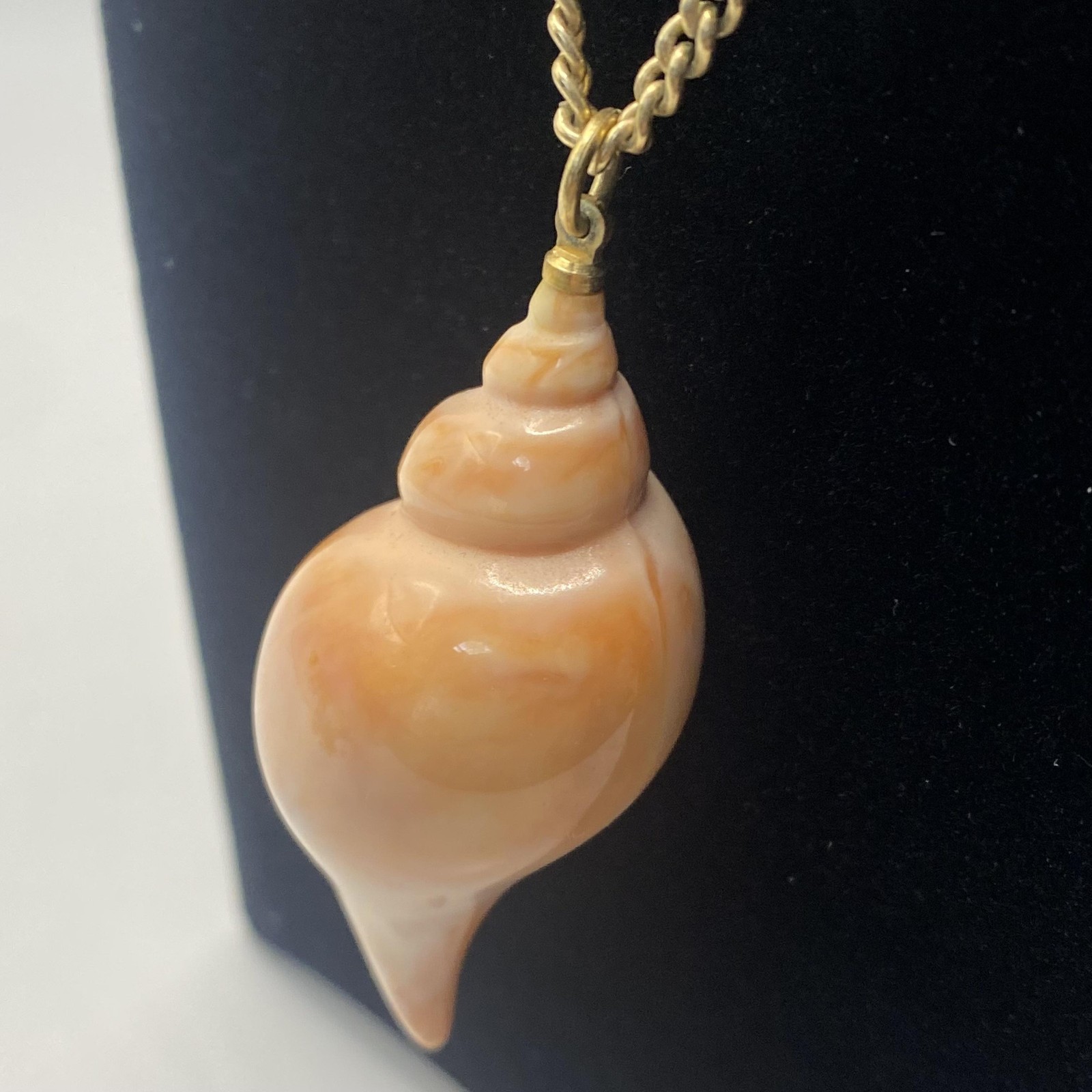 Avon Gold Tone Peach Shell Pendant Necklace 27 In Womens Sea Life Beach Jewelry