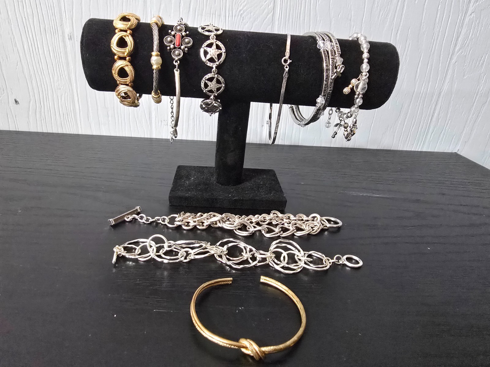 Mixed metal materials and colors Lot of 10 bracelets