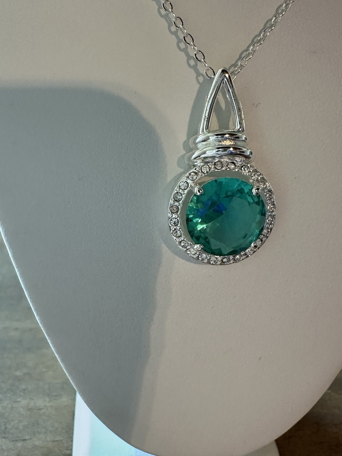 New Without Tags White Gold Plated Green CZ Stone Pendant Necklace 16-18”