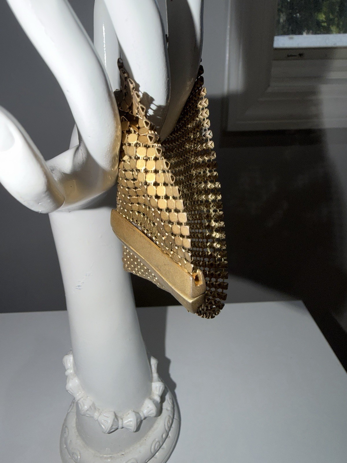 VINTAGE GOLD TONE MESH STRONG MAGNETIC CLOSURE BRACELET