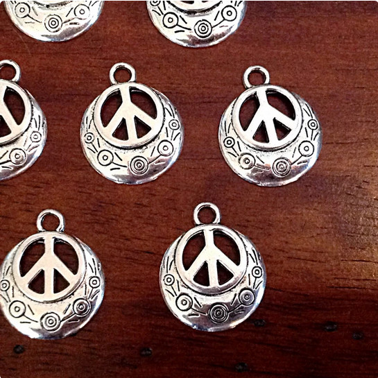 Women PEACE LOVE RETRO 60s SIGN SYMBOL Pendant Charm GERMAN Silver 18″ Necklace