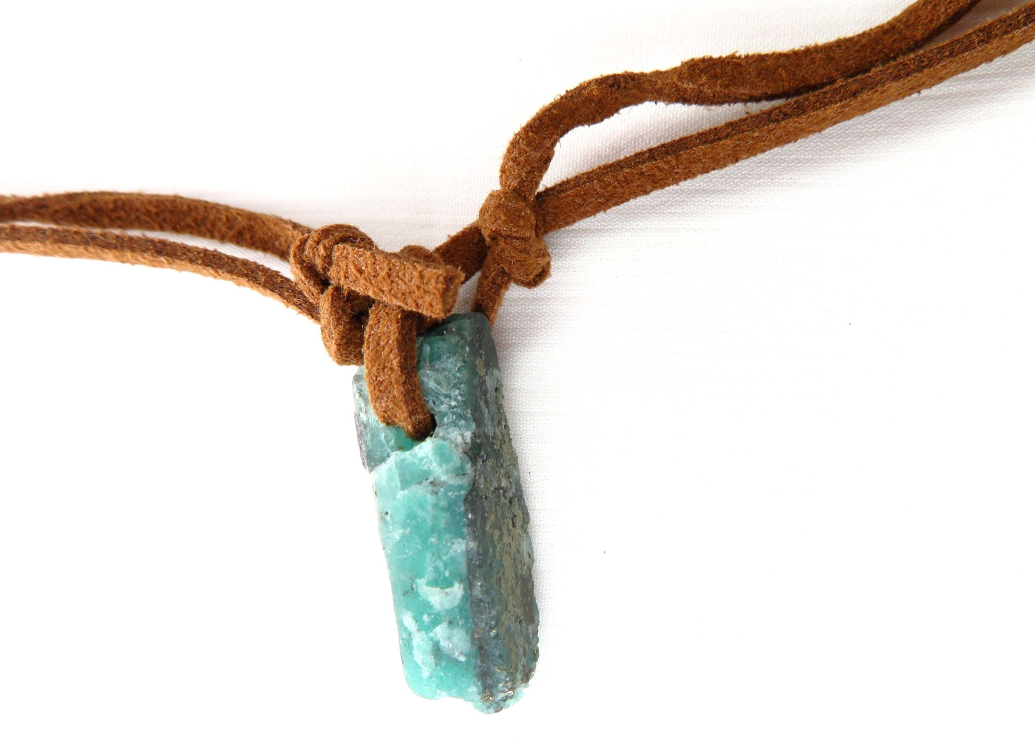 Colombian Emerald Raw Rock with crystals 20.00 Cts Cow Leather Muzo Mines