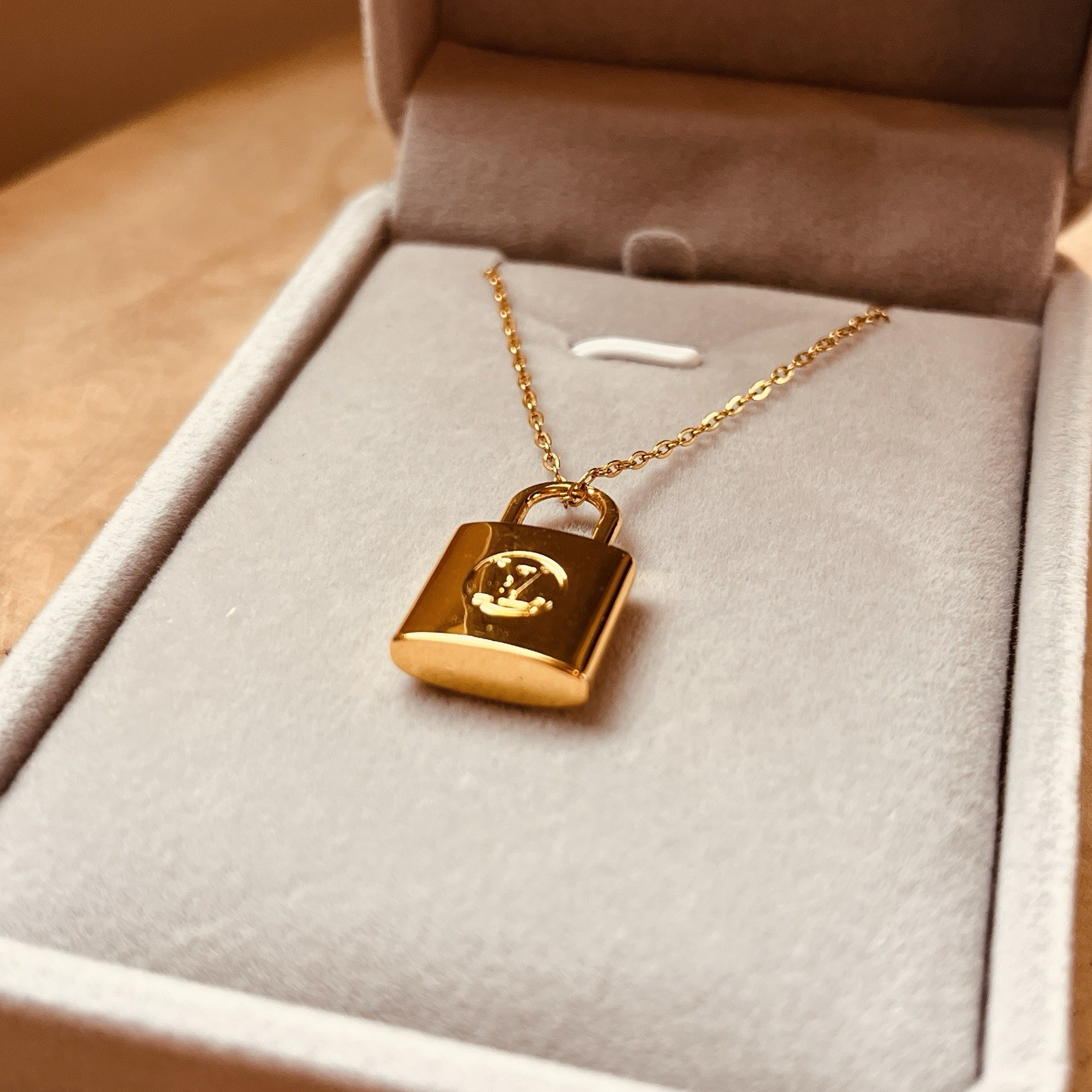 New Gold Tone Padlock Lock Charm Pendant Necklace 17” Chain w/ Gift Box
