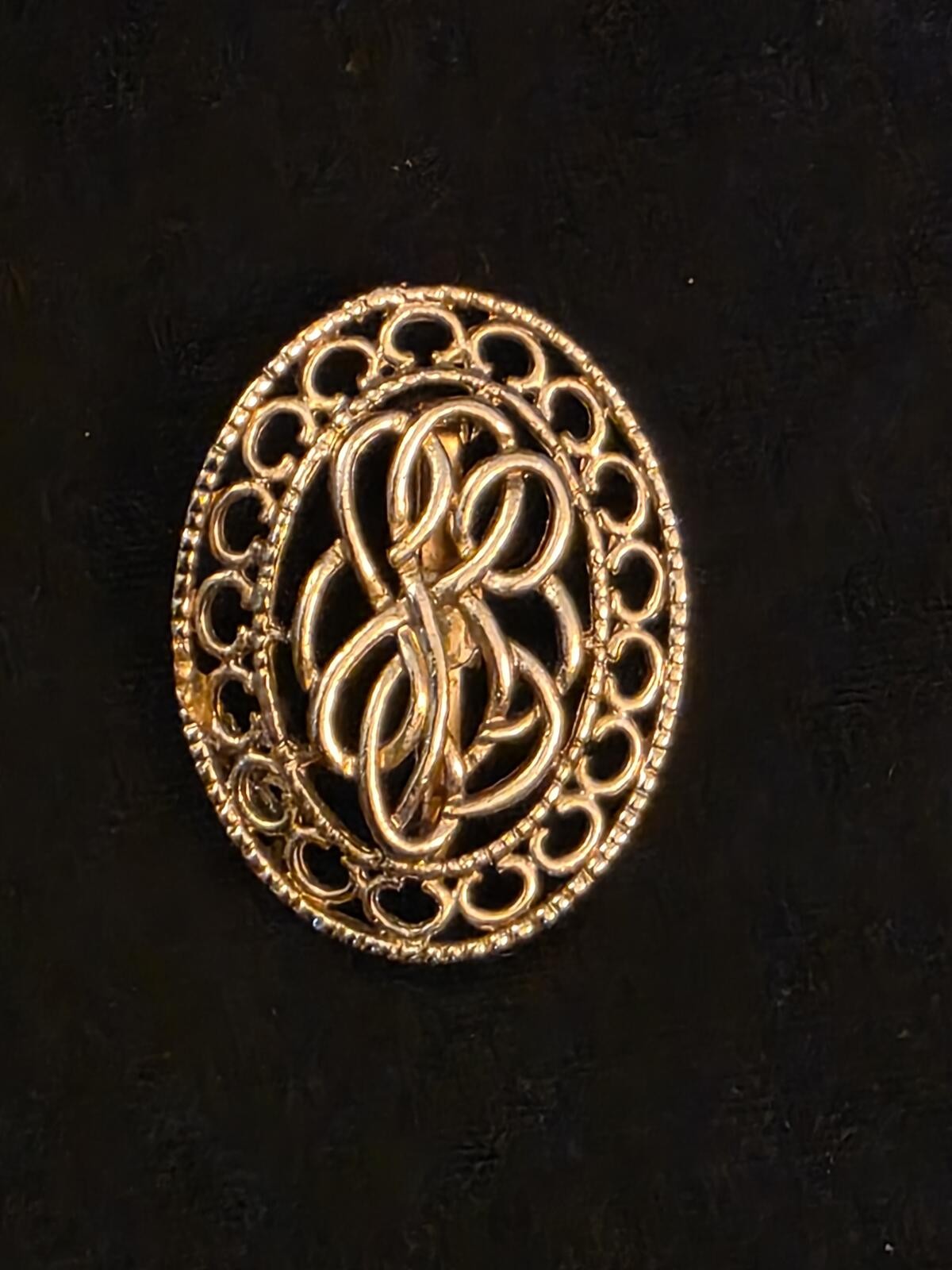 Vintage 1960s Textured Gold-Tone Oval Multi-Loop Brooch Pin