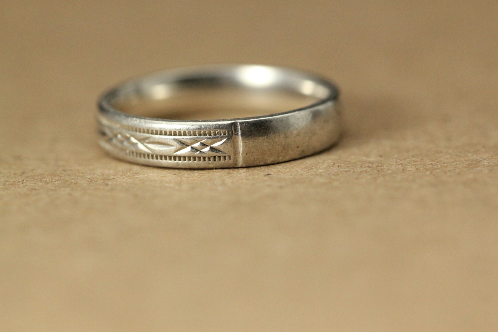 925 Sterling Silver Diamond Cut Size 7 Ring 2.9 Grams (RIN9636)