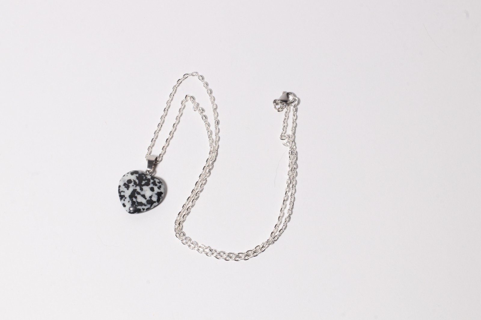 Cadena Corazon Piedra Natural Jaspe Dalmata Acero Inoxidable Chapada En Plata