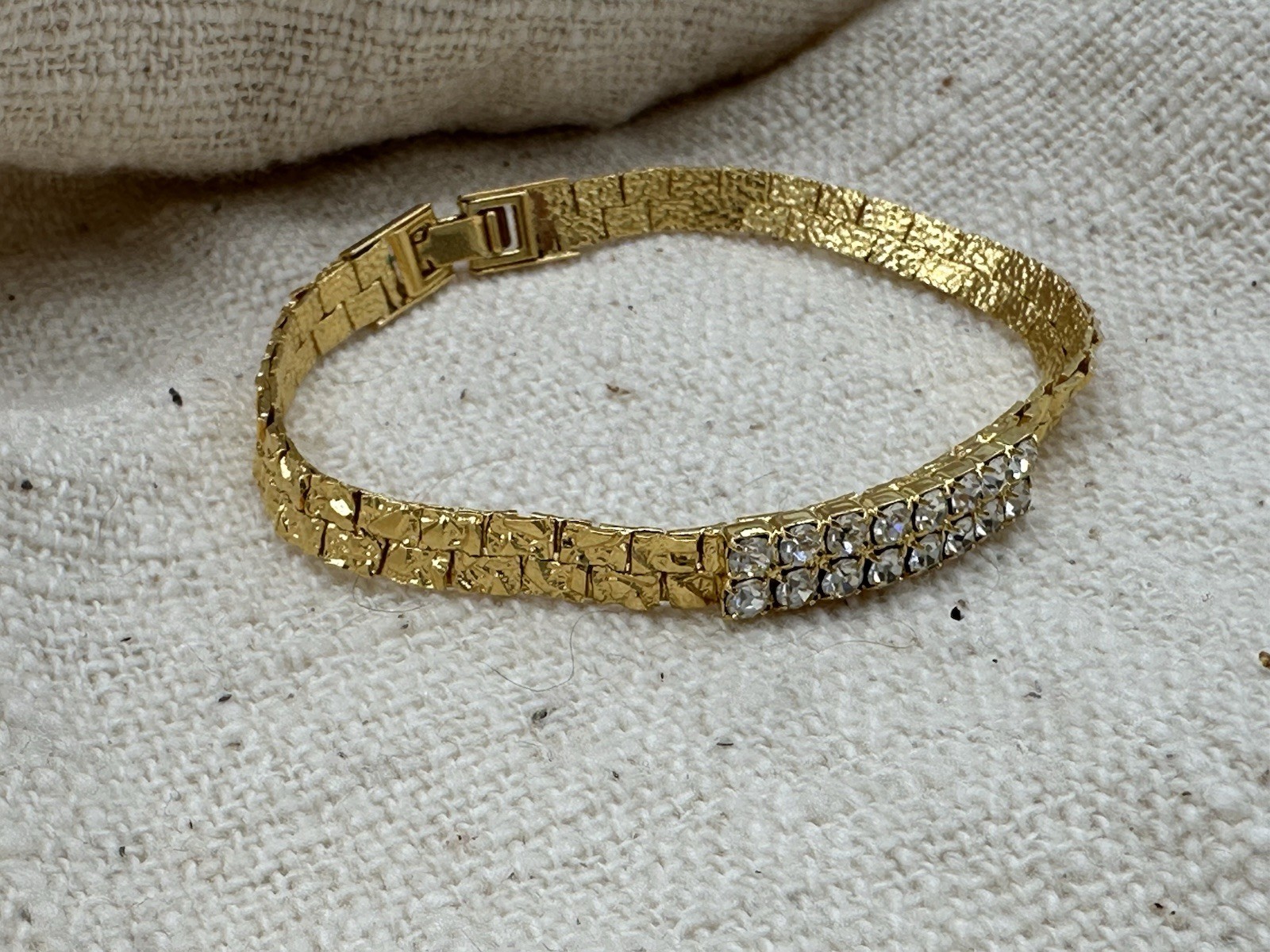 Sparkling Shiny Linked Rhinestone Bracelet Gold Tone Nugget Style Chain 7″