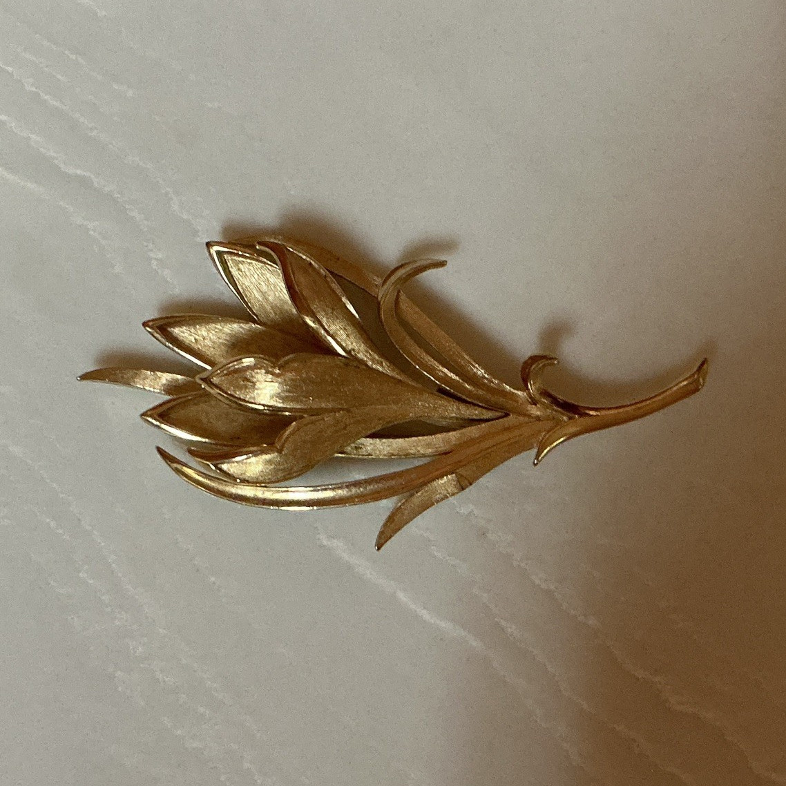 VTG TRIFARI 1950 Gold Tone Leaf Spray Brooch Pin 2” Metal Nature Flowers
