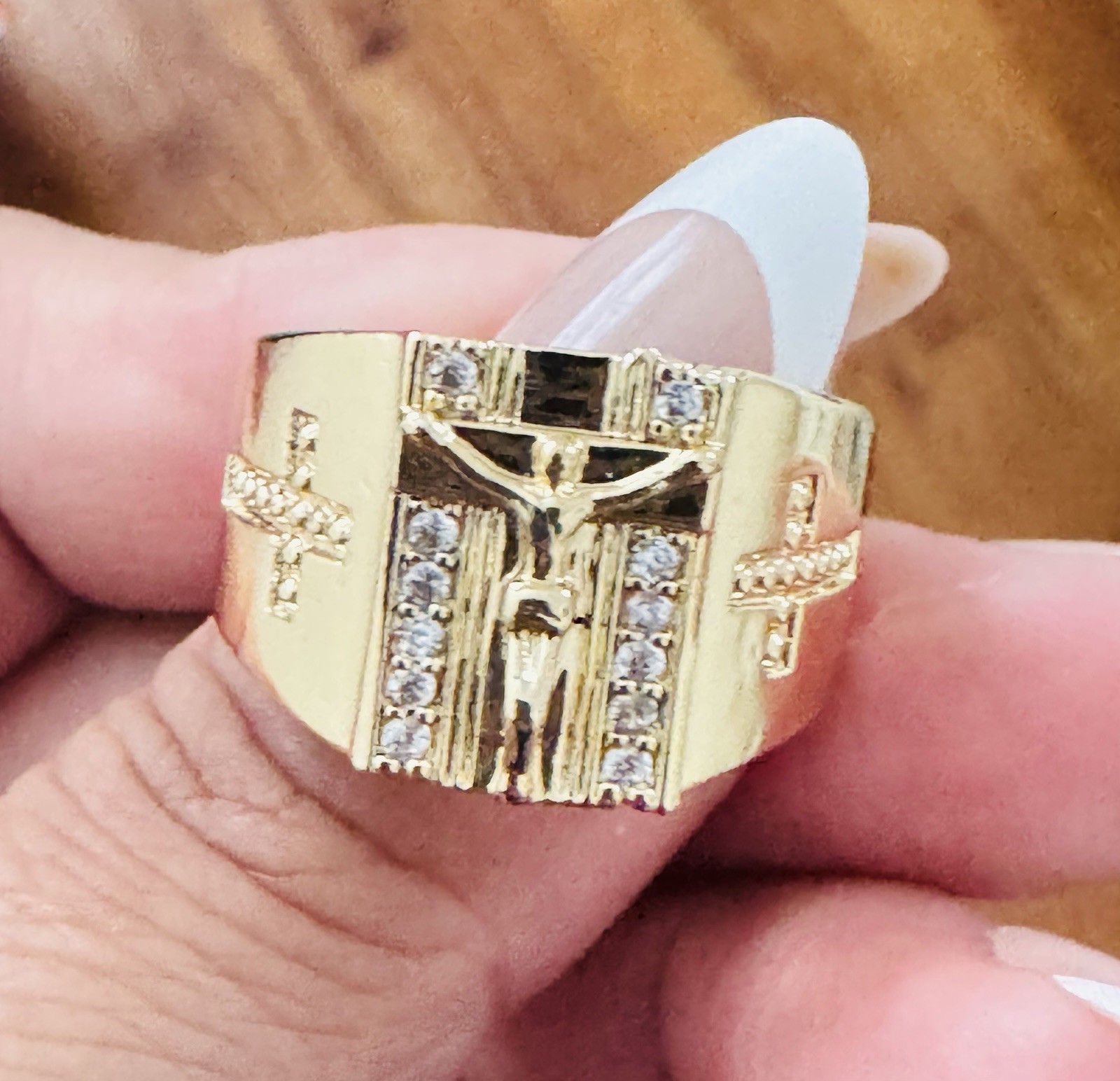18K Gold Plated Religious Cross Band men’s Ring with Clear Crystals. Size 11.New
