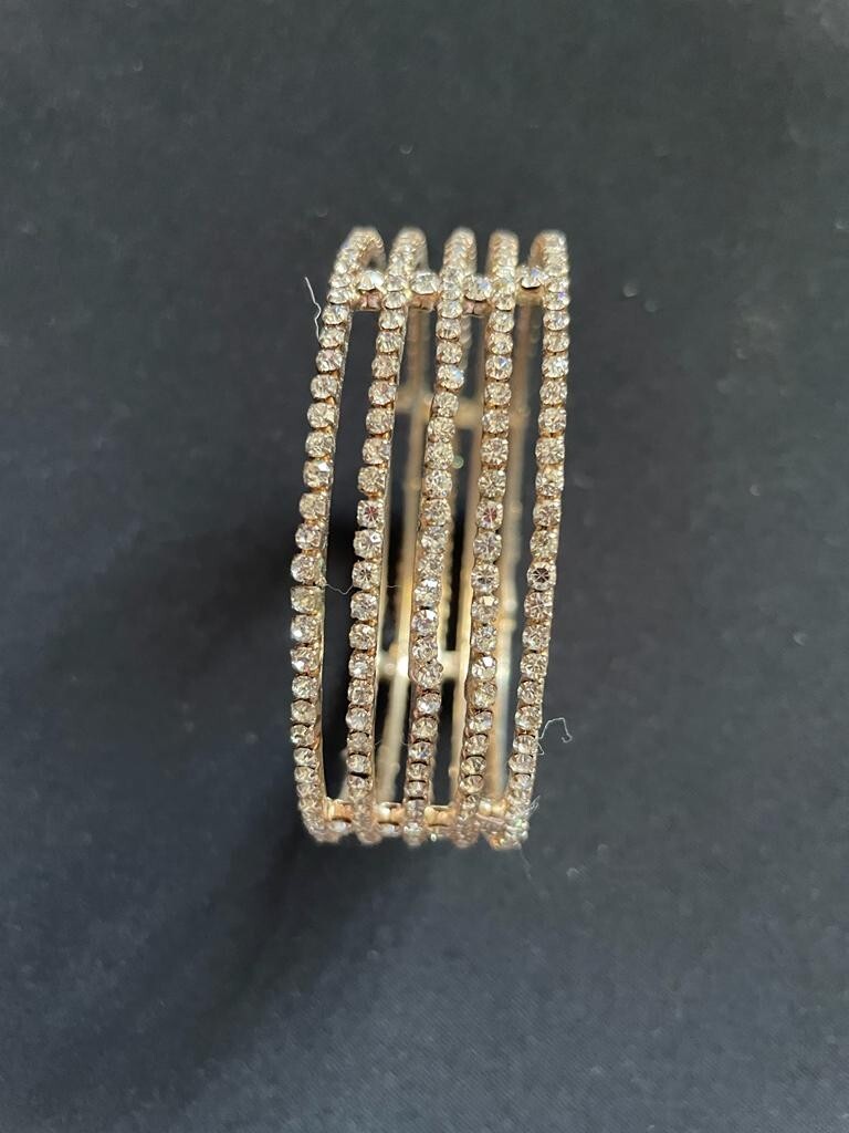 Golden Bracelet w Dazzling Rhinestone – Elegant 1 Count