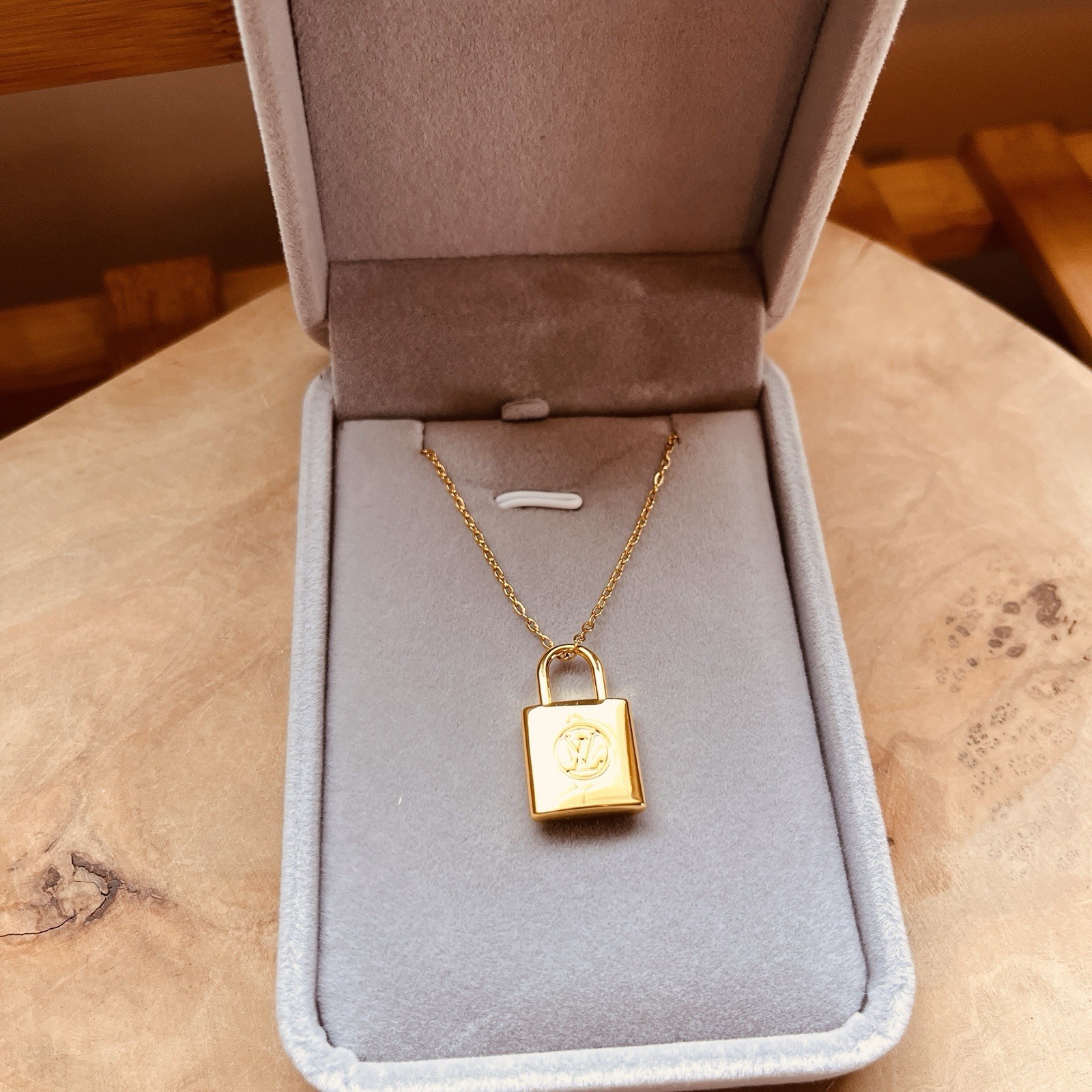 New Gold Tone Padlock Lock Charm Pendant Necklace 17” Chain w/ Gift Box