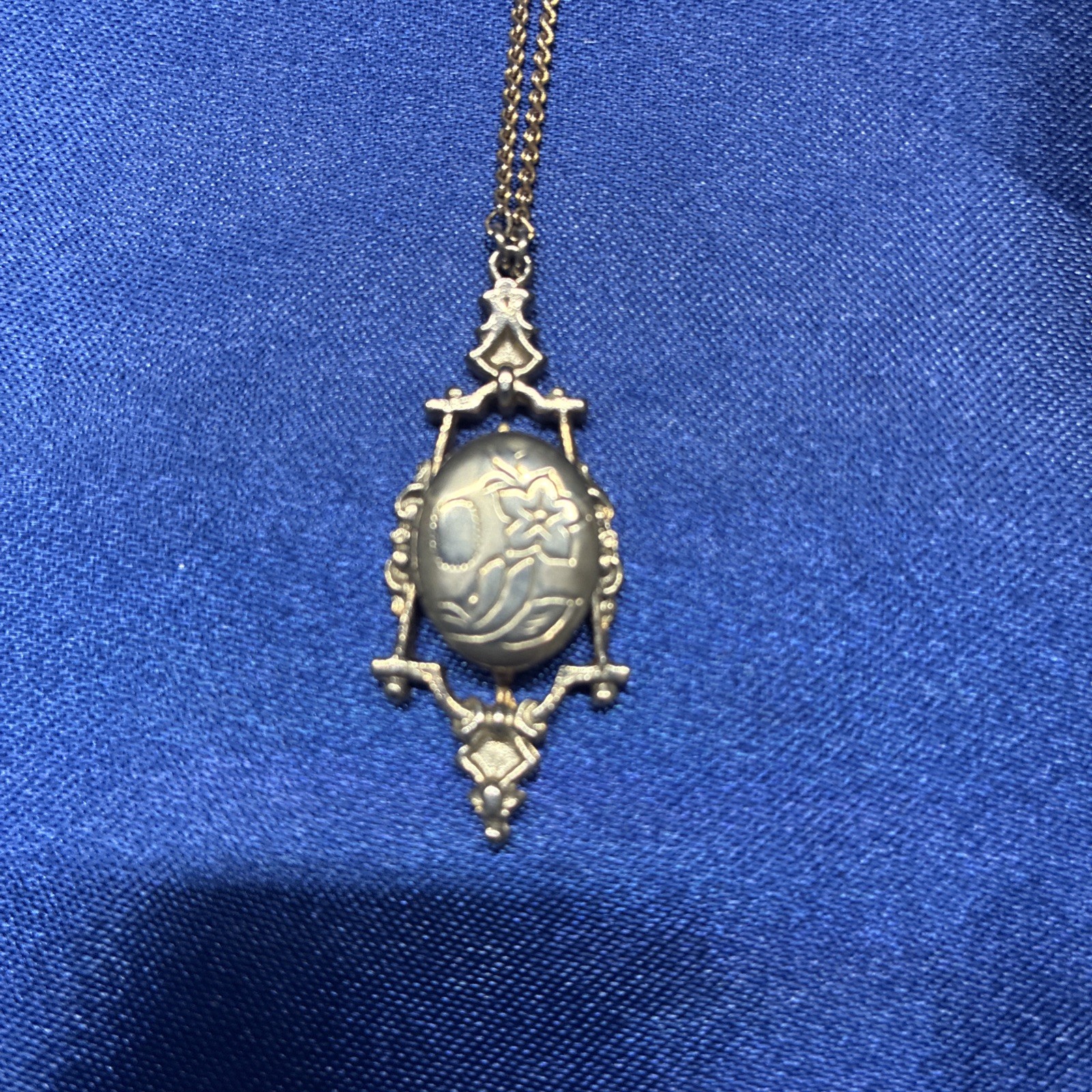 1928 Gold-Tone 18.5″ Necklace Oval Locket pewter details – Barrel-Closure – #16
