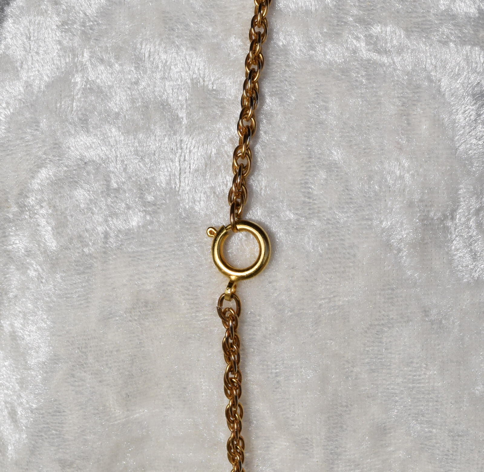 Gold Tone 52 In Necklace and 7″ Bracelet Set Green and White Bead Accents