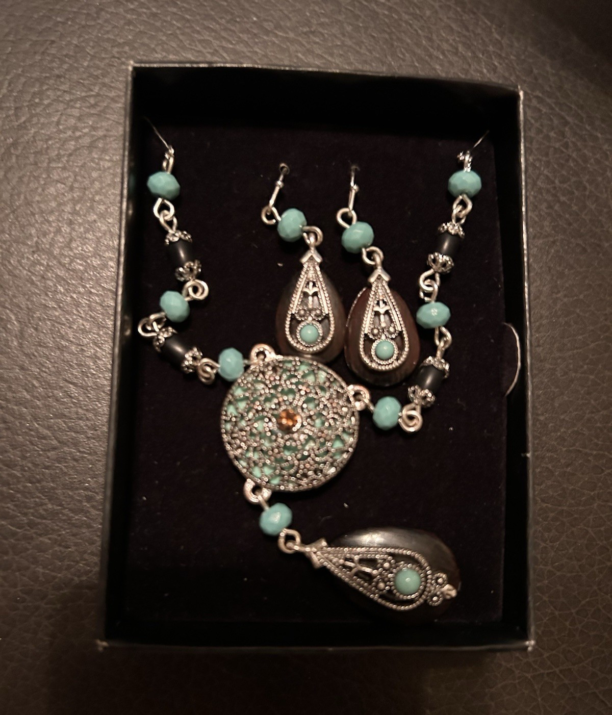 Avon Turquoise Round Medallion Necklace & Earring Jewelry Set Silver Tone