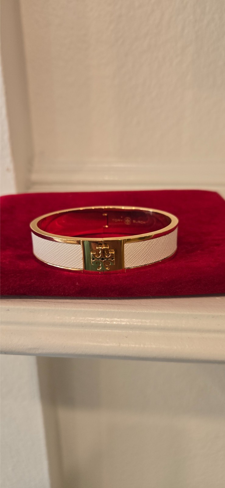 Brand New White Tory Burch Kira Enamel Medium Hinged Bangle Bracelet with logo