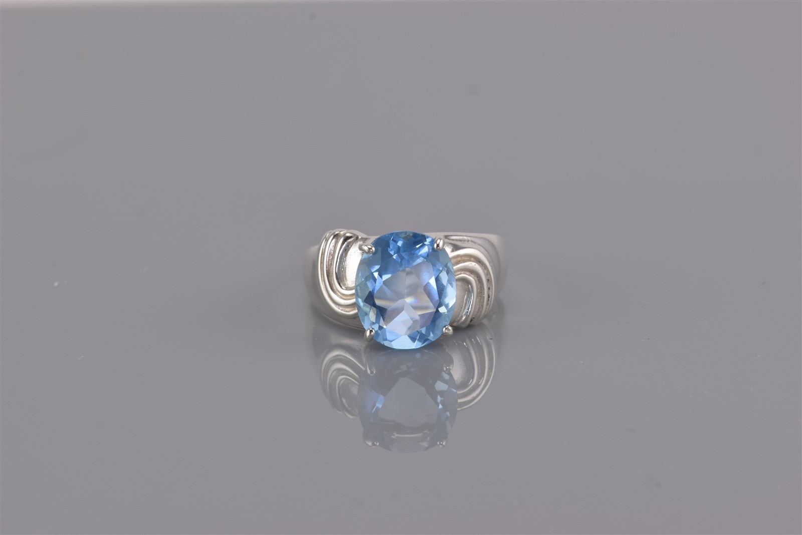 Sterling Silver 12mm Oval Blue Cubic Zirconia Wavy Ribbon Band Ring 925 Sz: 8