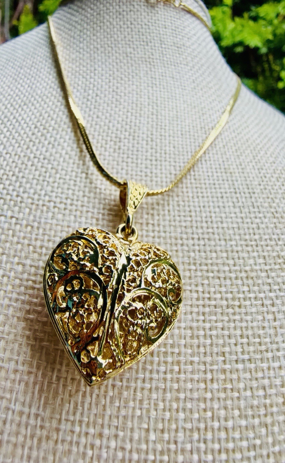 Vintage Gold Tone Filigree Heart Pendant Necklace Openwork Scroll Design