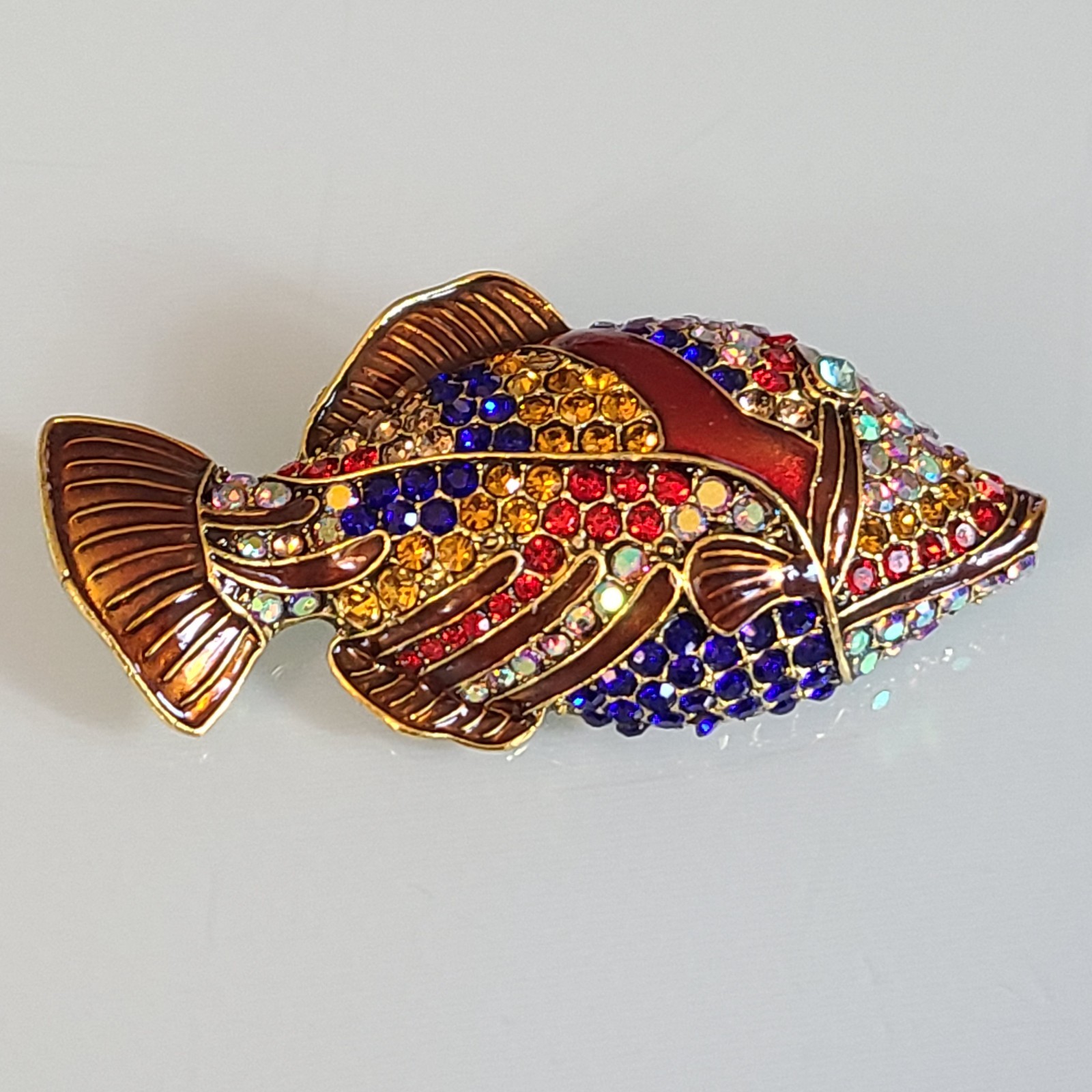 FAB HUGE 2.50″ UNSIGNED DESIGNER STYLE CRYSTAL RHINESTONE FISH BROOCH MULTI