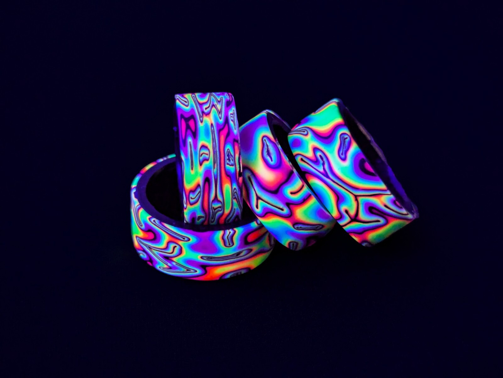 UV Ring Band, With a Psychedelic Neon Wavy Design Sizes 17mm – 21mm