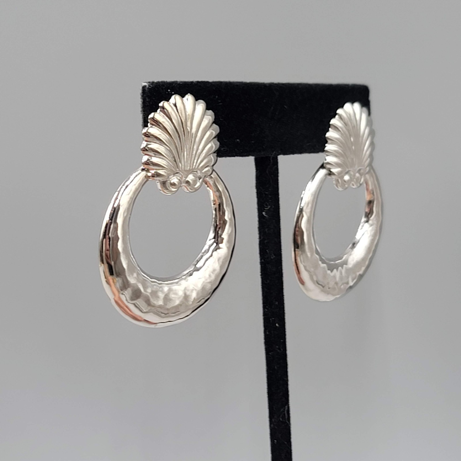 Metal Shell Door Knocker Pierced Earrings Silver tone Drop 1 5/8″