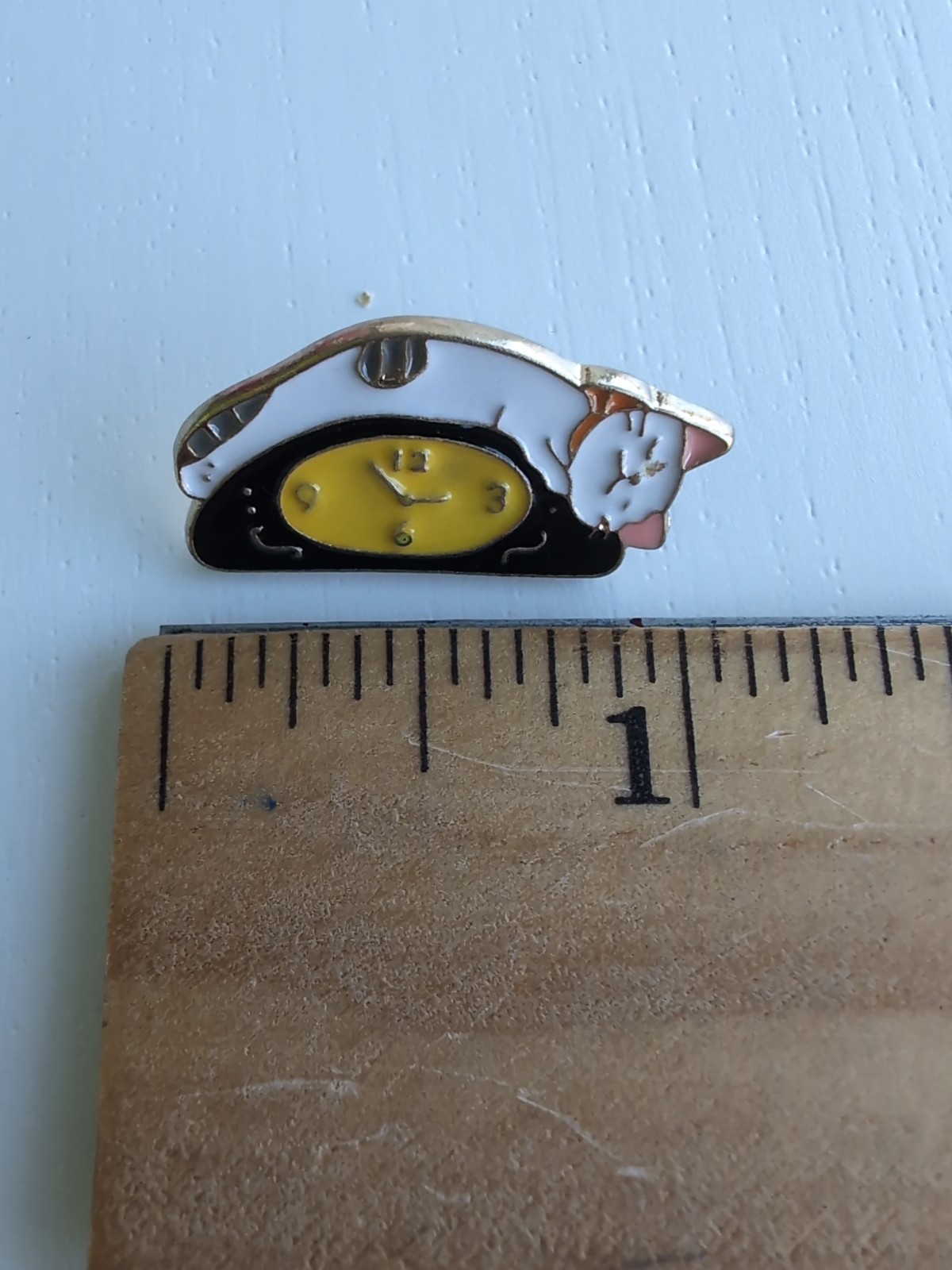 Unbranded Brooch Pin Pottering Cat Sleeping Over Clock Small Enamel Animal 1″