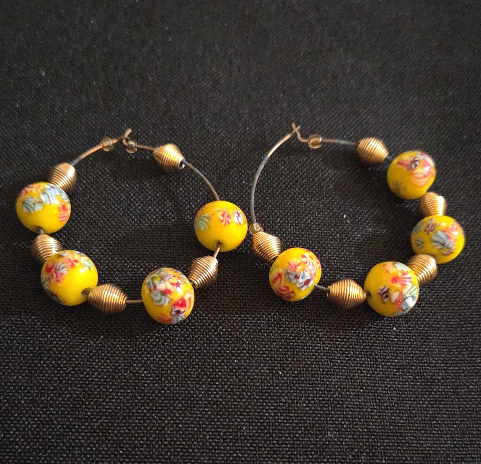 Yellow Gold Floral Glass Bead Hoop Wire Earrings Round No Stone Lobe
