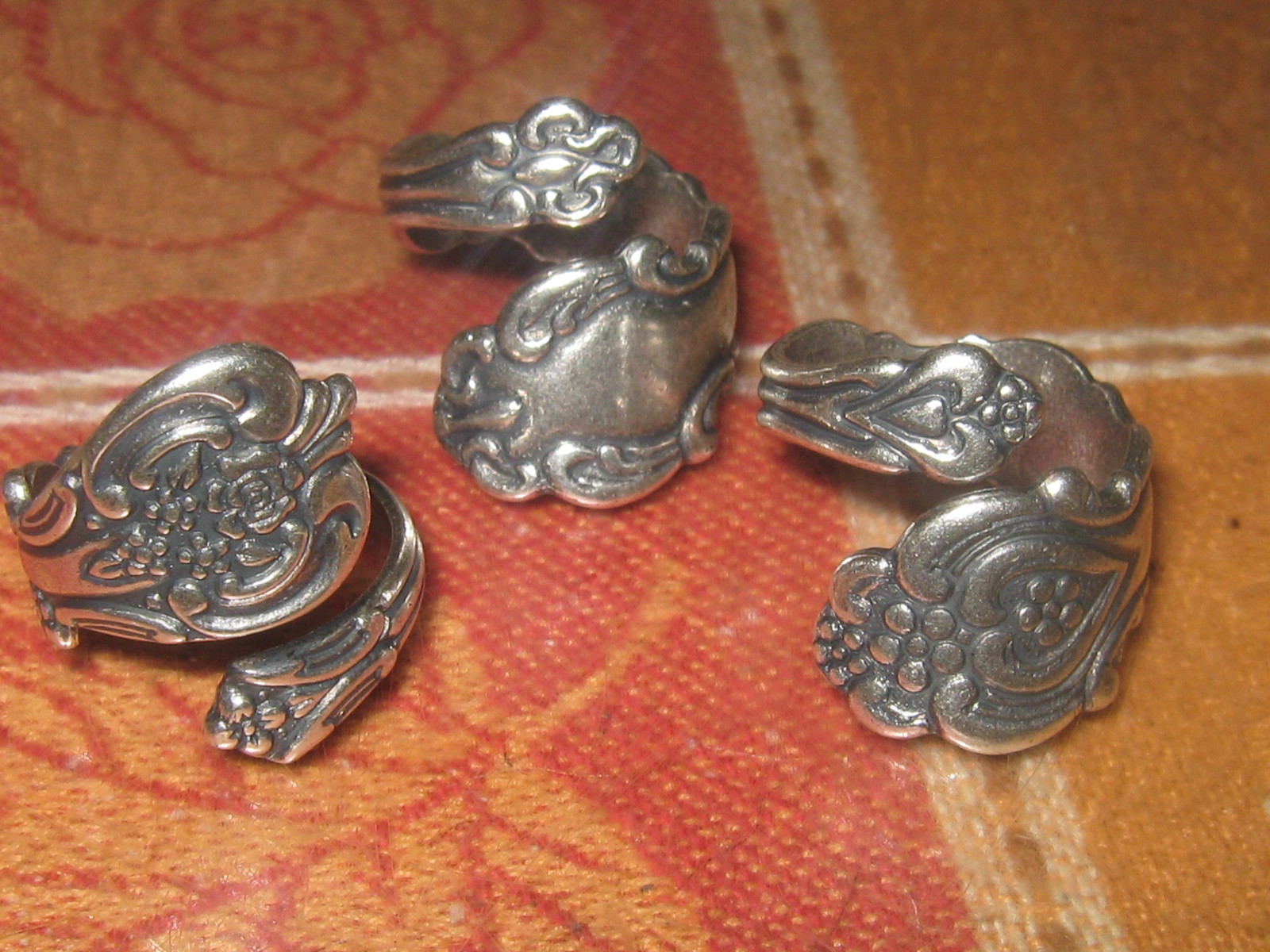 VINTAGE STYLE LOT 3 SILVER PLATED FLORAL SPOON RINGS SIZES 6,7,8,9,10 ADJUSTABLE