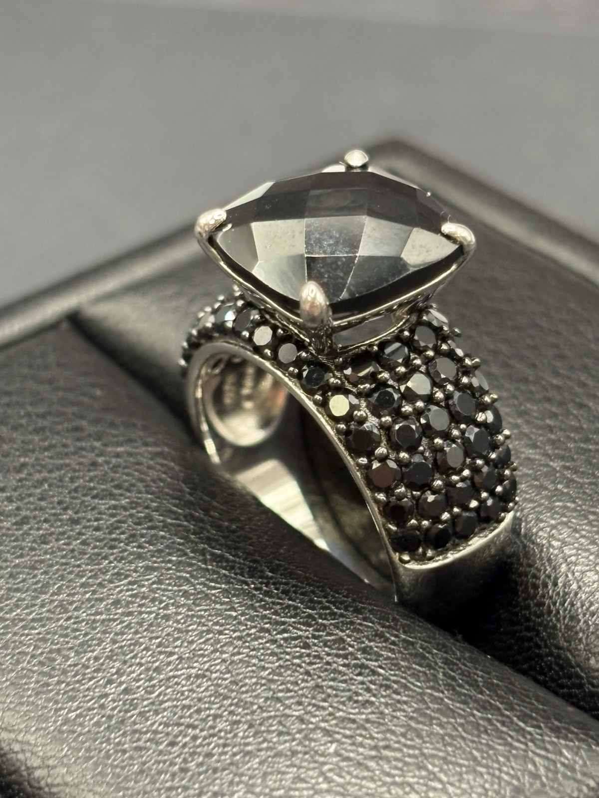 EUC Sterling Silver Black Cubic Zirconia Ring Size 8.25 7 Grams E27